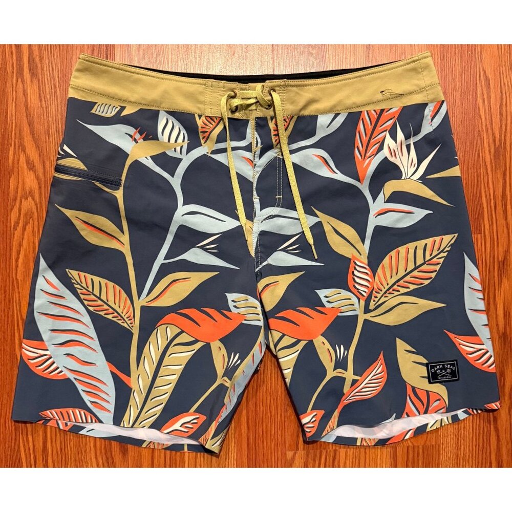 Dark Seas Bollard Board Shorts Mens 34 8" Floral Swim Trunks